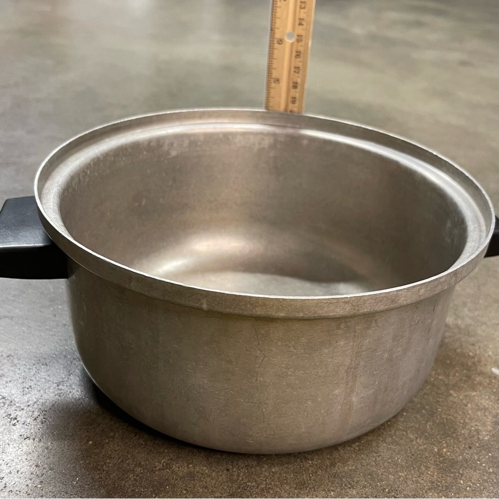 Vintage Regal Ware Accent II 4 Qt Aluminum Dutch Oven w Lid - Picture 8 of 9